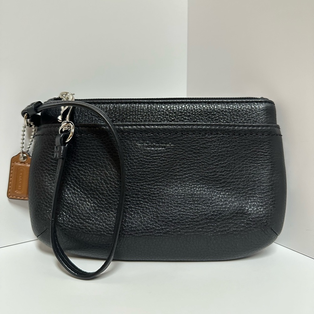 #41. Coach Soft Grain Leather Large Wrislet, Black, EUC